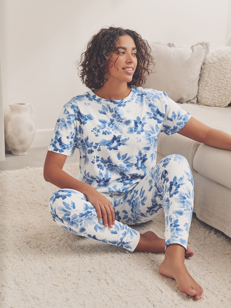 Blau mit floralem Muster - 100% Kurzarm-Pyjama aus Baumwolle - Bild 1 von 10 Blau mit floralem Muster - 100% Kurzarm-Pyjama aus Baumwolle - Bild 1 von 10