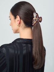 Aela Brown Leopard Resin Hair Claw - Image 3 of 3