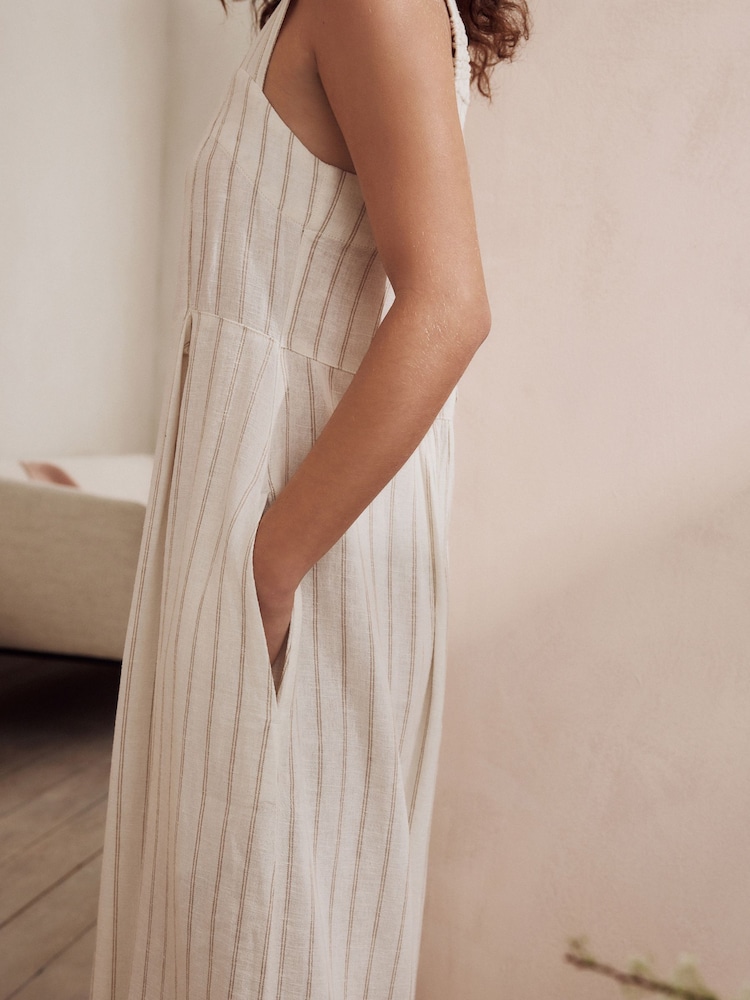 Neutral gestreift - Jumpsuit aus Leinengemisch - Bild 8 von 8 Neutral gestreift - Jumpsuit aus Leinengemisch - Bild 8 von 8