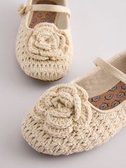 Neutral Crochet - נעלי בובה - Image 3 of 5