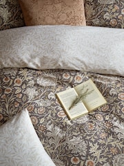 William Morris At Home Heather Double Bough Duvet Cover and Pillowcase Set - Image 4 of 6