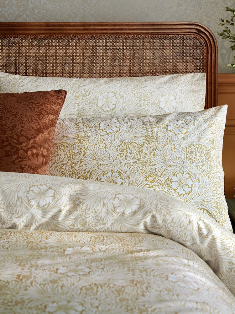 William Morris At Home Honey Marigold Duvet Cover and Pillowcase Set - Image 2 of 6