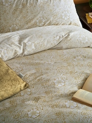 William Morris At Home Honey Marigold Duvet Cover and Pillowcase Set - Image 3 of 6
