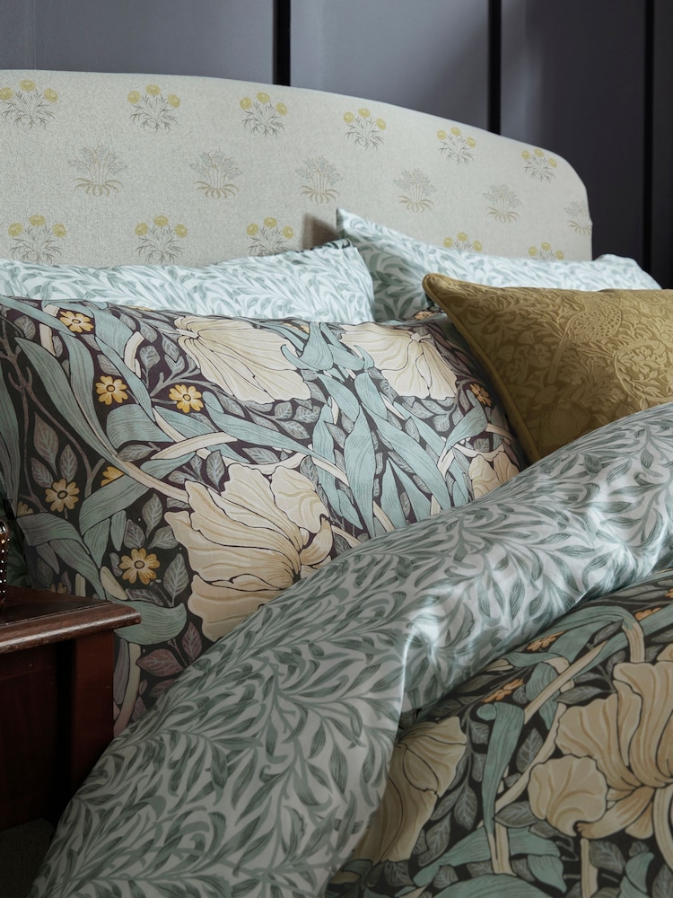 William Morris At Home Indigo Pimpernel Duvet Cover and Pillowcase Set - Image 2 of 6