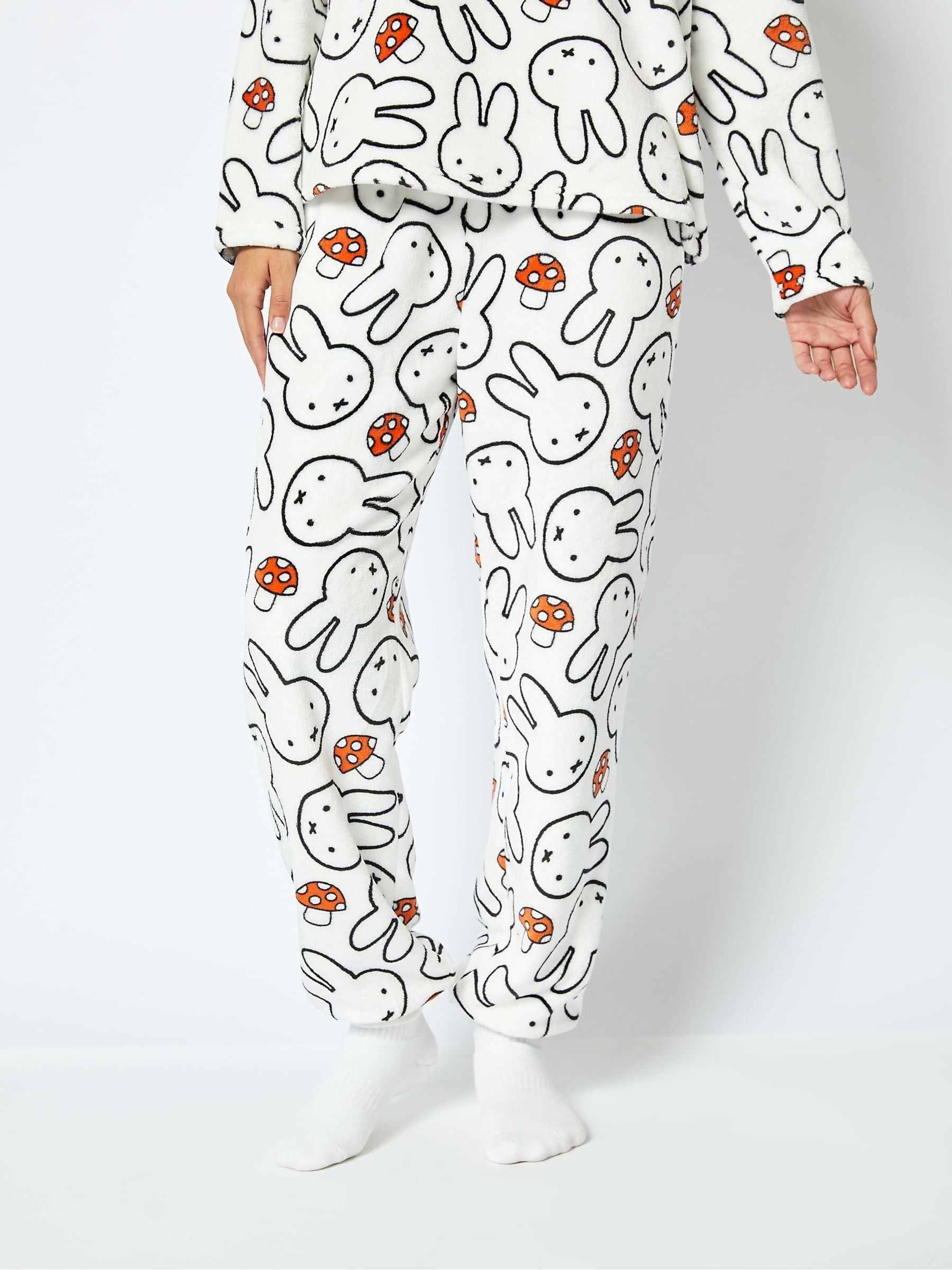 --- miffy ---⑩ Buy Miffy x Skinnydip Repeat Print Longline Fleece in Black
