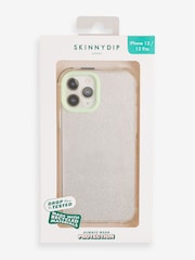 Verde oliva - Funda para iPhone 12/12 Pro con diseño de los osos amorosos con arcoíris de Skinnydip - Imagen 1 de 6