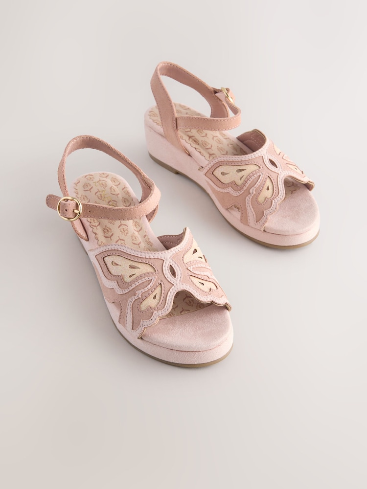Rosafarbener Schmetterling - Sandalen mit Keilabsatz - Bild 1 von 5 Rosafarbener Schmetterling - Sandalen mit Keilabsatz - Bild 1 von 5