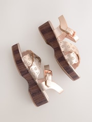 Cuero dorado rosa - Sandalias con cuña de corcho - Imagen 1 de 5