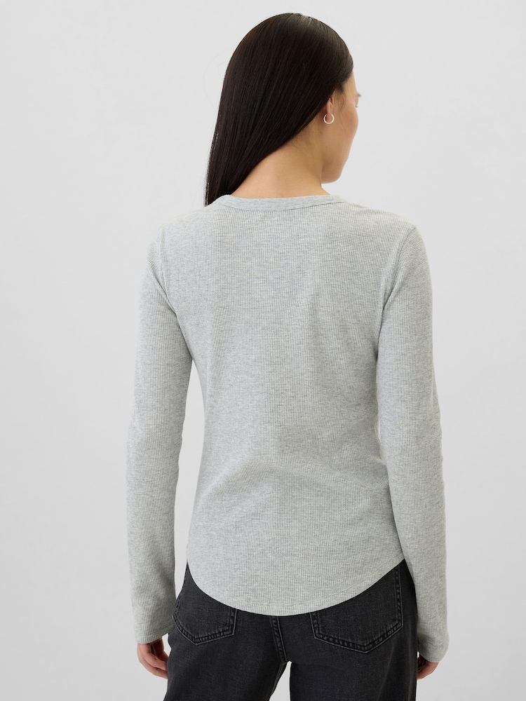 Gap Grey Long Sleeve Crew Neck Waffle Knit T-Shirt - Image 2 of 5 Gap Grey Long Sleeve Crew Neck Waffle Knit T-Shirt - Image 2 of 5