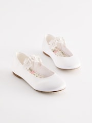 Weiß - Festliche Schuhe mit Ansteckblume - Bild 1 von 5