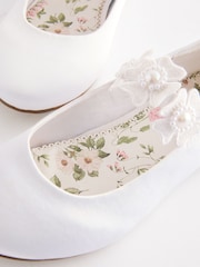Weiß - Festliche Schuhe mit Ansteckblume - Bild 3 von 5