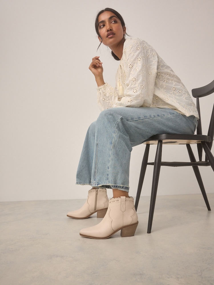 Cuero neutro - Forever Comfort® Scallop Edge Boho Cowboy Boots - Imagen 2 de 10