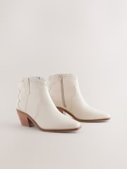 Cuero neutro - Forever Comfort® Scallop Edge Boho Cowboy Boots - Imagen 6 de 10