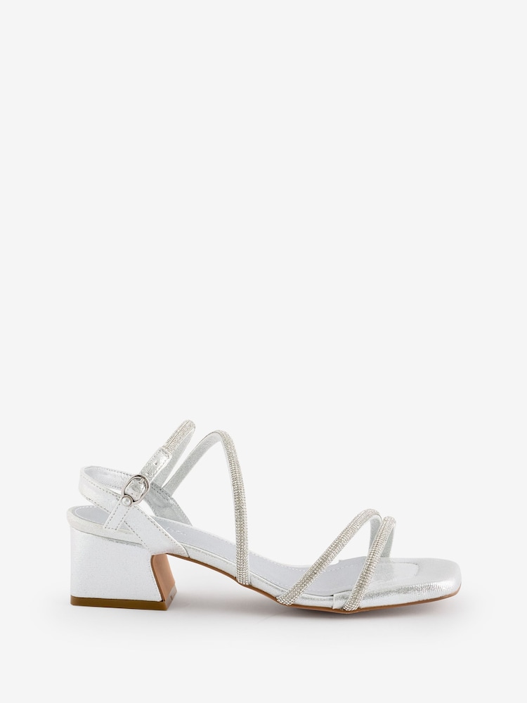 Silber - Simply Be Sandalen in breiter Passform mit niedrigem Blockabsatz und Strass-Riemendetail - Bild 5 von 5 Silber - Simply Be Sandalen in breiter Passform mit niedrigem Blockabsatz und Strass-Riemendetail - Bild 5 von 5