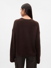 Marrón - Suéter oversize de punto inglés en CashSoft con cuello redondo de Gap - Imagen 2 de 5