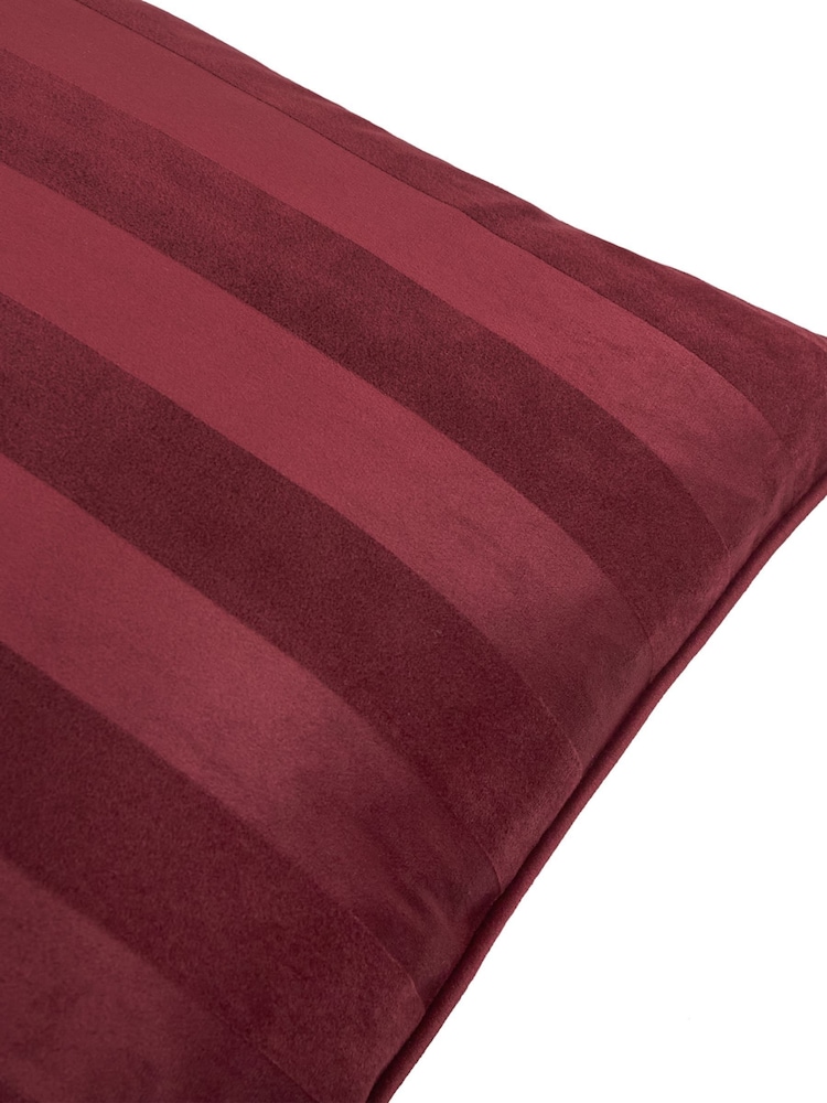 Paoletti Regency Stripe Velvet Fibre Filled Cushion - תמונה 4 מתוך 4 Paoletti Regency Stripe Velvet Fibre Filled Cushion - תמונה 4 מתוך 4