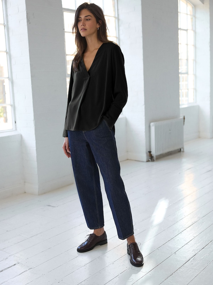 Schwarz - Langärmelige Bluse im Relaxed-Fit mit V-Ausschnitt - Bild 2 von 7 Schwarz - Langärmelige Bluse im Relaxed-Fit mit V-Ausschnitt - Bild 2 von 7