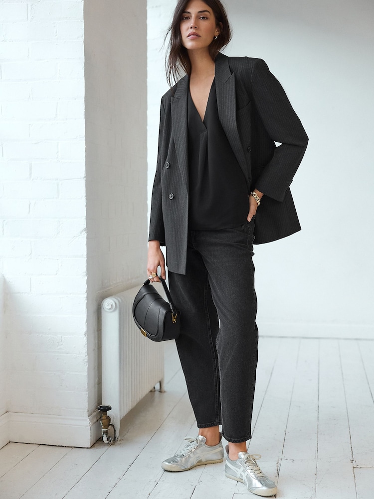 Schwarz - Relaxed Fit Short Sleeve Overhead V-Neck Blouse - Bild 2 von 8 Schwarz - Relaxed Fit Short Sleeve Overhead V-Neck Blouse - Bild 2 von 8