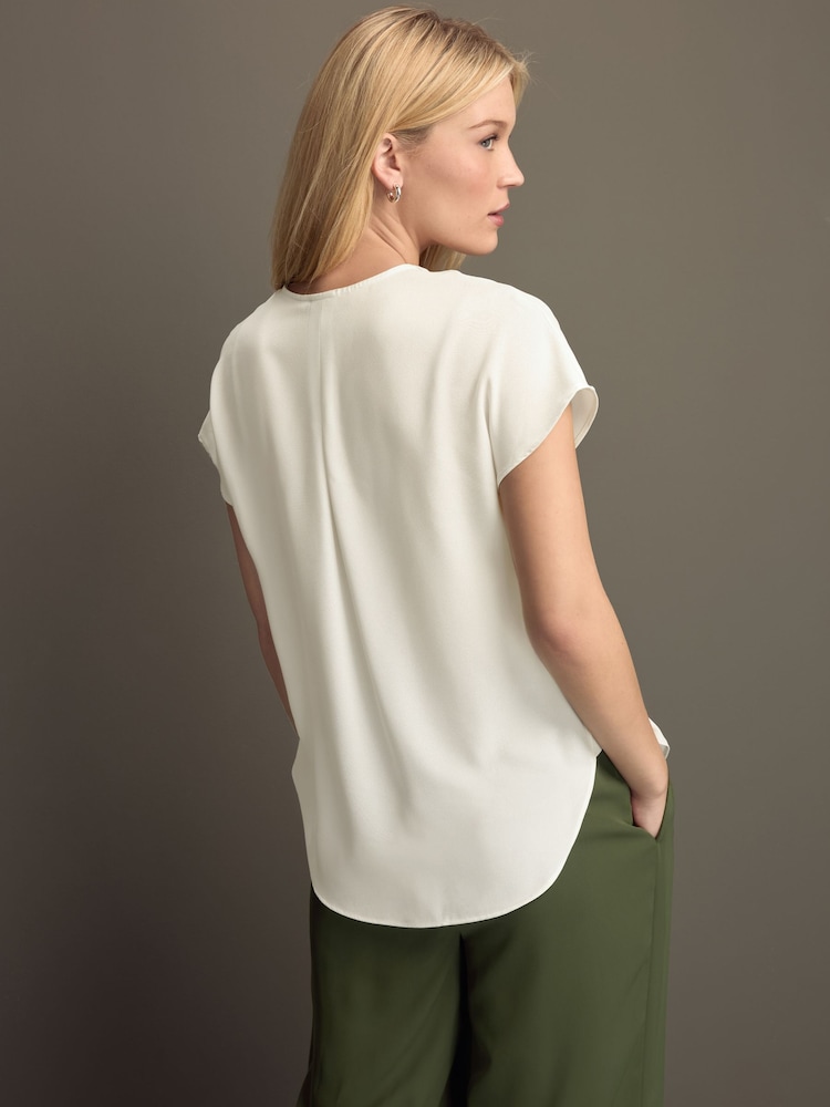 Crème - Relaxte pullover-blouse met korte mouwen en V-hals - Image 3 of 7