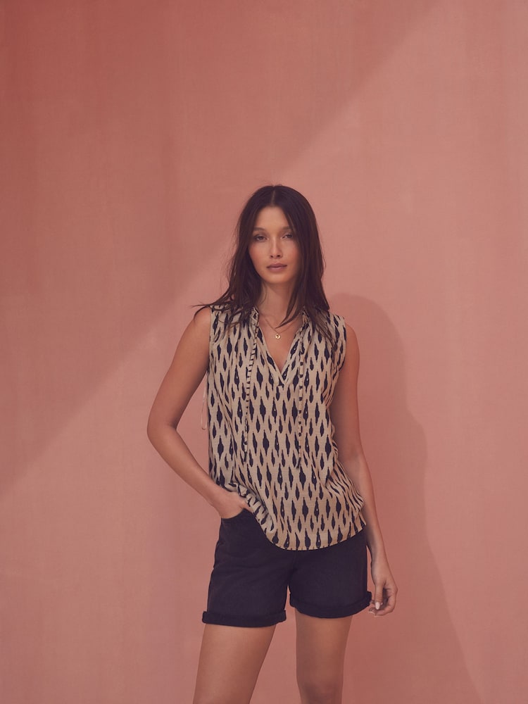 Dash Print Halter Tie Neck Sleeveless Top With Linen - Image 2 of 6