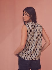 Dash Print Halter Tie Neck Sleeveless Top With Linen - Image 3 of 6