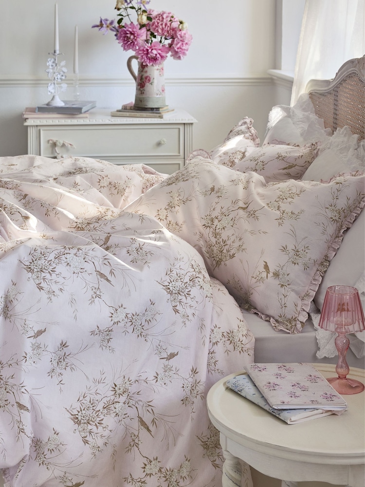 Shabby Chic by Rachel Ashwell® Petite Ruffle 180 Thread Count Duvet Cover and Pillowcase Set - Imagen 1 de 5