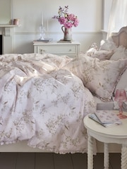 Shabby Chic by Rachel Ashwell® Petite Ruffle 180 Thread Count Duvet Cover and Pillowcase Set - Imagen 2 de 5