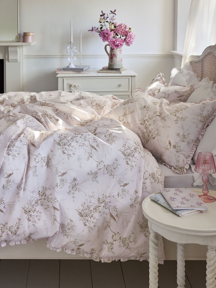 Shabby Chic by Rachel Ashwell® Petite Ruffle 180 Thread Count Duvet Cover and Pillowcase Set - Imagen 2 de 5