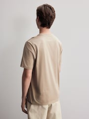 Neutro piedra - Corte estándar - Regular Fit Signature SUPIMA® Cotton Crew Neck T-Shirt - Imagen 3 de 4