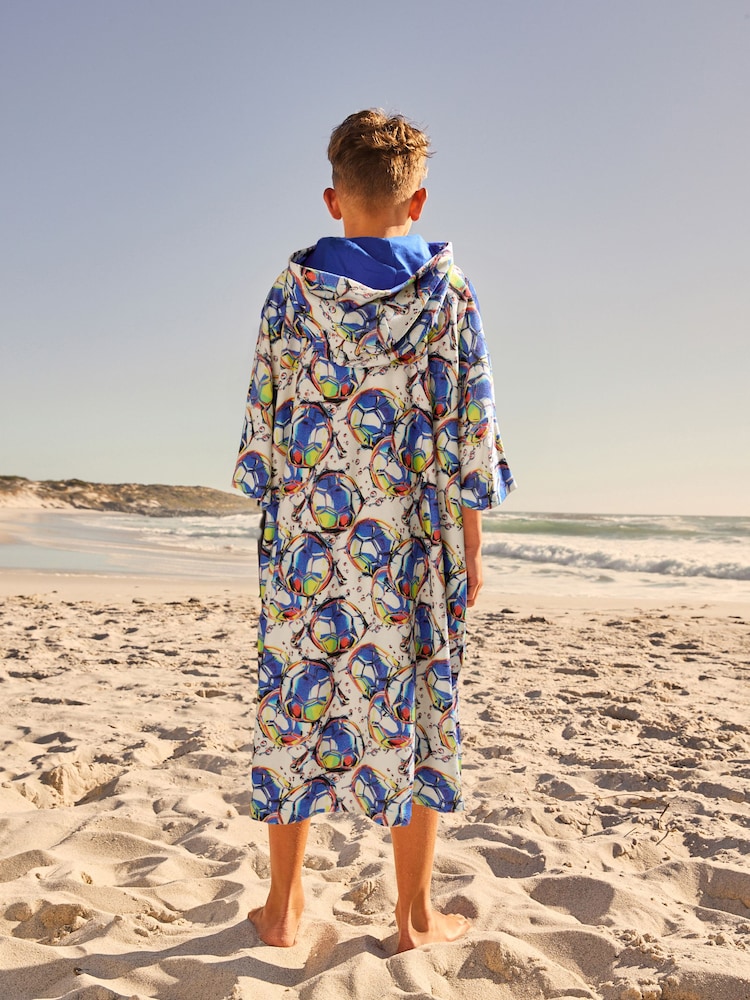 Blau/Weiß/Fußball - Poncho-Handtuch (3–16 J.) - Bild 2 von 7 Blau/Weiß/Fußball - Poncho-Handtuch (3–16 J.) - Bild 2 von 7