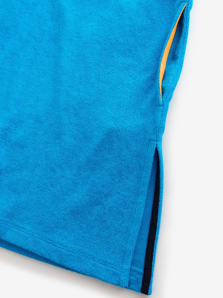Leuchtend Blau - Poncho-Handtuch (3–16 J.) - Bild 8 von 8 Leuchtend Blau - Poncho-Handtuch (3–16 J.) - Bild 8 von 8