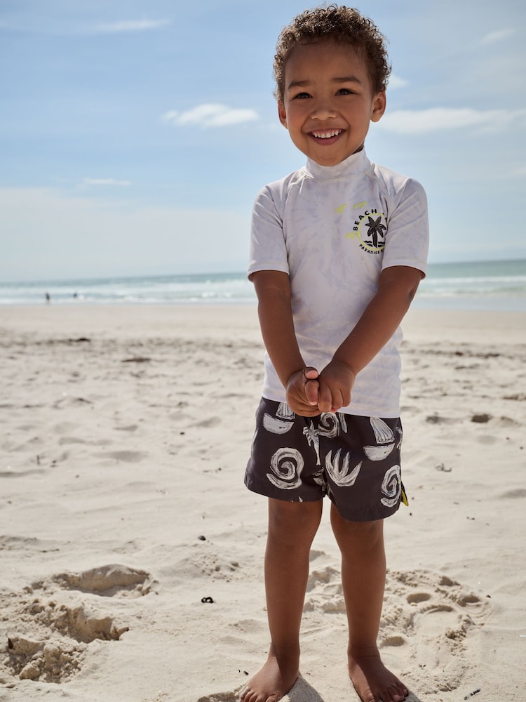 Monocromático teñido anudado - Conjunto de pantalones cortos y camiseta con diseño de protección solar (3 meses - 7 años) - Imagen 2 de 5 Monocromático teñido anudado - Conjunto de pantalones cortos y camiseta con diseño de protección solar (3 meses - 7 años) - Imagen 2 de 5
