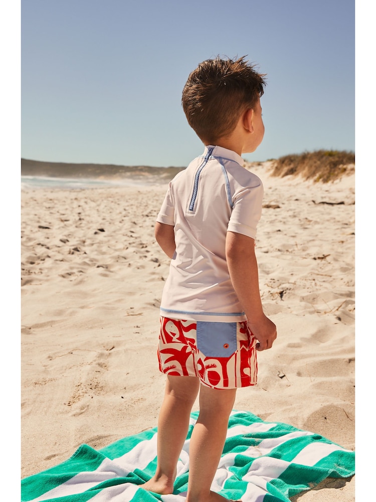 Rot / Weiß - Set aus Sonnenschutz-Oberteil und Shorts (3 Monate bis 7 Jahre) - Bild 2 von 4 Rot / Weiß - Set aus Sonnenschutz-Oberteil und Shorts (3 Monate bis 7 Jahre) - Bild 2 von 4