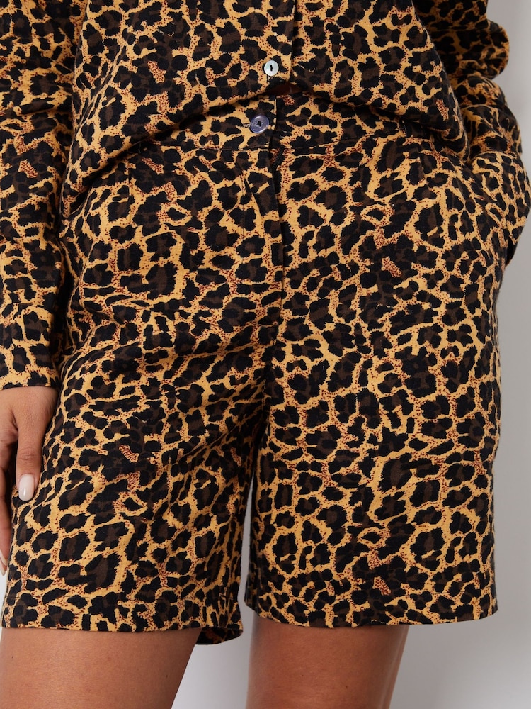 Threadbare Brown Ladies Mapleleo Leopard Print Linen Short - Image 5 of 5