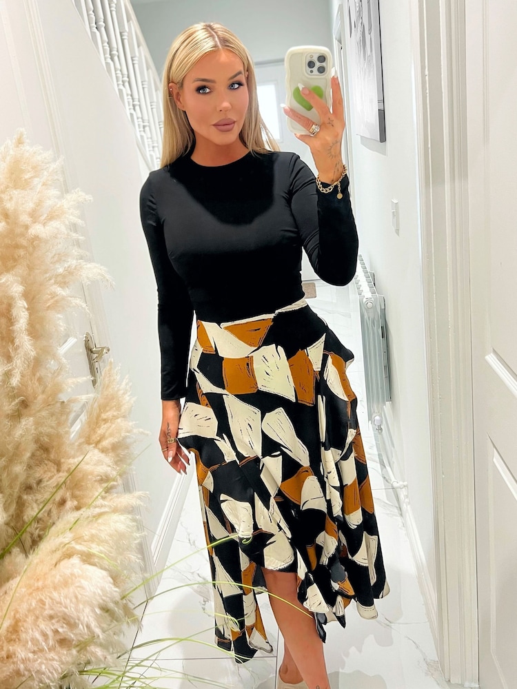 AX Paris Geometric Print 2 in 1 Long Sleeve Double Frill Split Black Midi Dress - Image 4 of 4 AX Paris Geometric Print 2 in 1 Long Sleeve Double Frill Split Black Midi Dress - Image 4 of 4