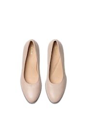 Clarks Natural Sand Leather Freva55 Court Shoes - Image 6 of 7