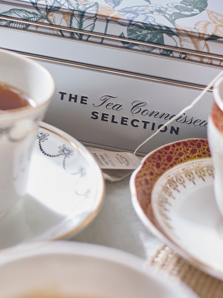 Cartwright & Butler Tea Selection Gift Tin - Image 2 of 3