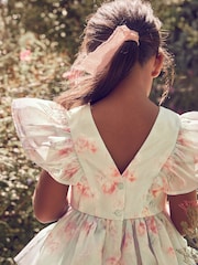 فستان أورجانزا بحواف مُزيّنة بطبعة زهور مستوحاة من حديقة ورد من Laura Ashley - صورة 9 من 19