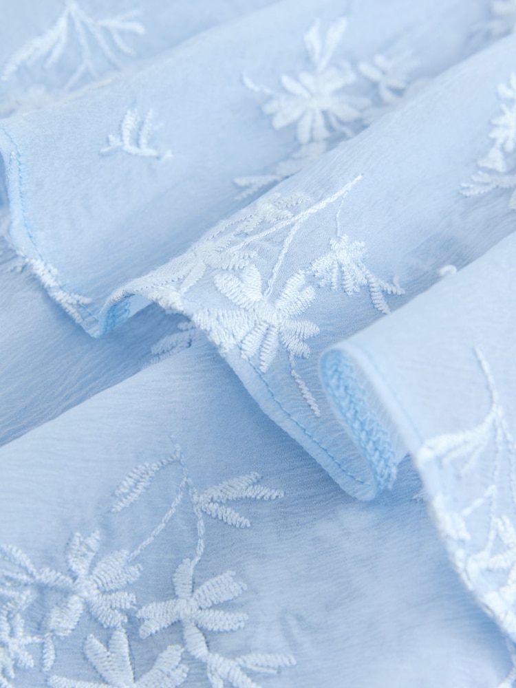 Bleu - Laura Ashley - Robe à fleurs brodées - Image 8 of 10