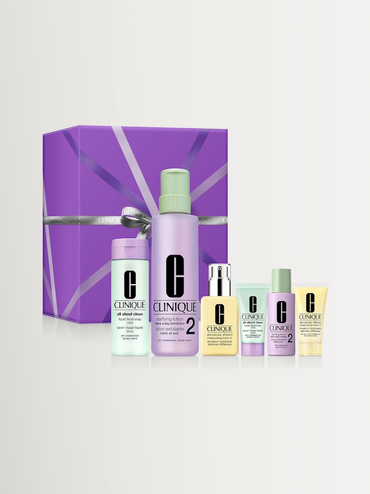 Clinique 3-Step Hydration Skincare Christmas Gift Set for Dry Combination Skin (Worth £131) - Image 1 of 4 Clinique 3-Step Hydration Skincare Christmas Gift Set for Dry Combination Skin (Worth £131) - Image 1 of 4