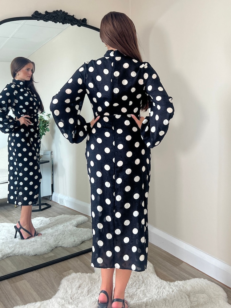 Girl In Mind Tessa Spotted Wrap dolg rokav; z dolgimi rokavi Midi obleka - Slika 4 iz 4 Girl In Mind Tessa Spotted Wrap dolg rokav; z dolgimi rokavi Midi obleka - Slika 4 iz 4