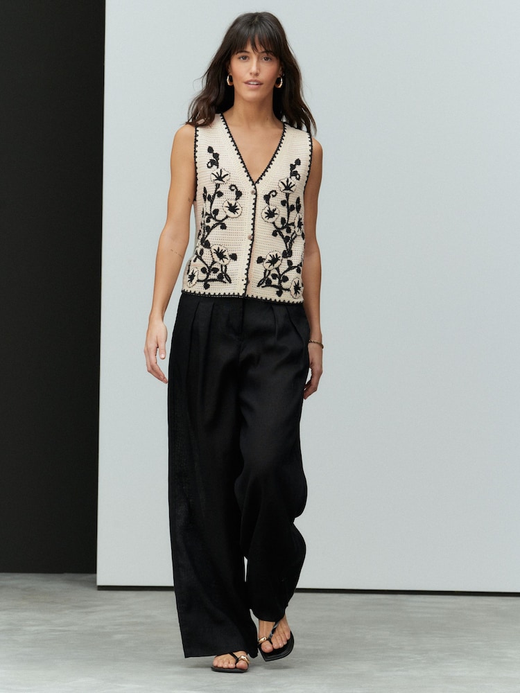 White/Black Floral Embroidered Knitted Vest Waistcoat - Image 2 of 7