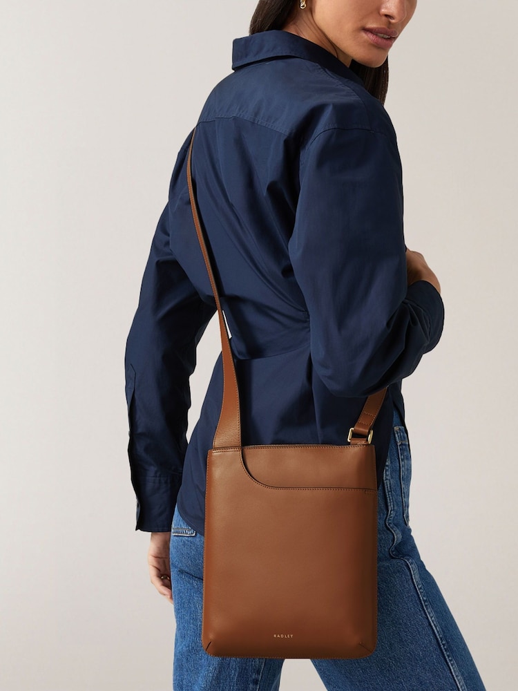 Braun - Radley London Medium Pockets Icon Zip Top Cross-Body Bag - Bild 1 von 5 Braun - Radley London Medium Pockets Icon Zip Top Cross-Body Bag - Bild 1 von 5
