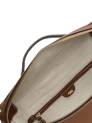 Mochila marrón mediana con cremallera Oak Street de Radley London - Imagen 4 de 5
