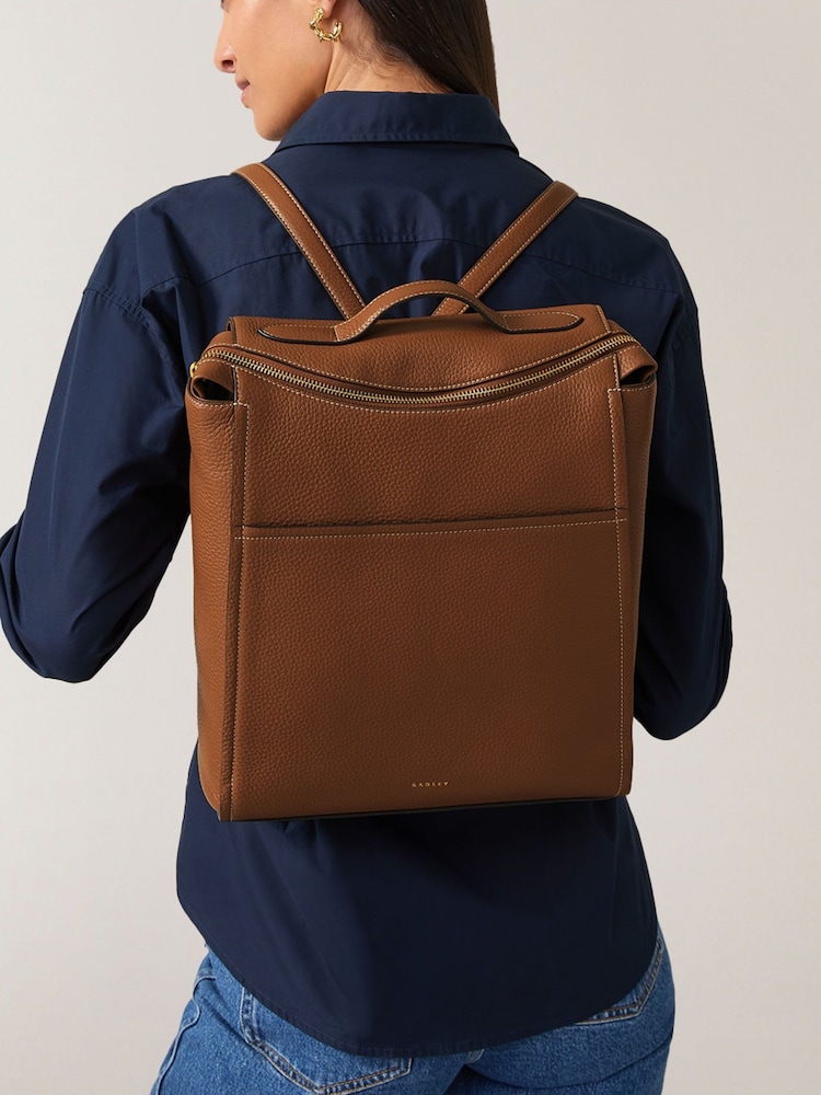 Mochila marrón mediana con cremallera Oak Street de Radley London - Imagen 5 de 5