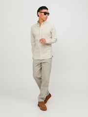 Szary - JACK & JONES Kane Relaxed Fit Chinos - Obraz 1 z 7