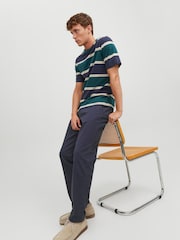 Niebieski - JACK & JONES Kane Relaxed Fit Chinos - Obraz 2 z 7