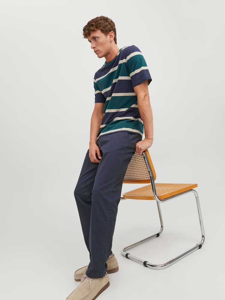 Niebieski - JACK & JONES Kane Relaxed Fit Chinos - Obraz 2 z 7 Niebieski - JACK & JONES Kane Relaxed Fit Chinos - Obraz 2 z 7