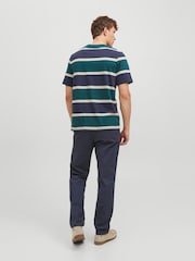Niebieski - JACK & JONES Kane Relaxed Fit Chinos - Obraz 3 z 7