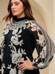 Lipsy Monochrome Curve Floral Border Print Long Sleeve Shift Dress - Image 3 of 4